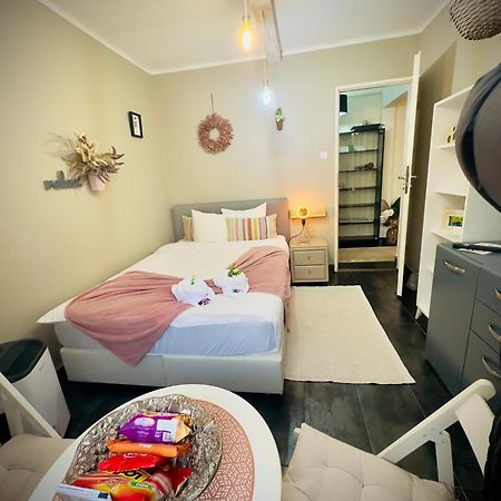 Private Place To Stay Self Check In-Nonstop- Netflix-Wifi Resita Exteriör bild