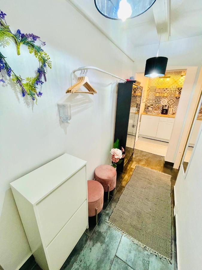 Private Place To Stay Self Check In-Nonstop- Netflix-Wifi Resita Exteriör bild