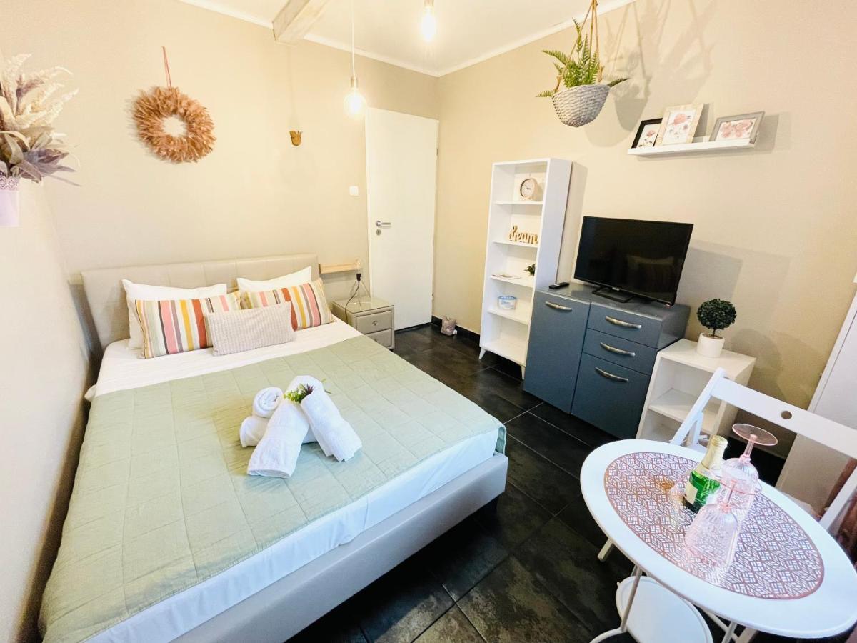 Private Place To Stay Self Check In-Nonstop- Netflix-Wifi Resita Exteriör bild